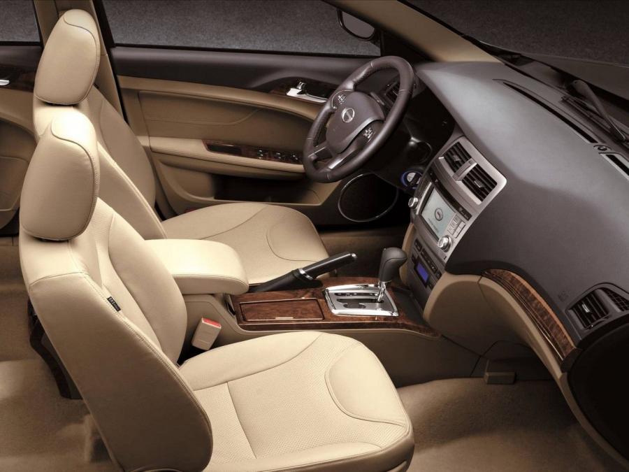 Интерьер GAC Trumpchi 2010 года  (фото 10 из 18)